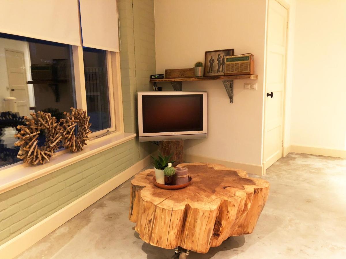 Berkel-Enschot The Old Garage Bed & Breakfast エクステリア 写真